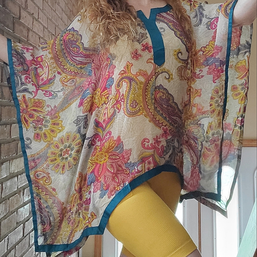 Vivāā Colorful Sheer Paisley Pullover Blouse